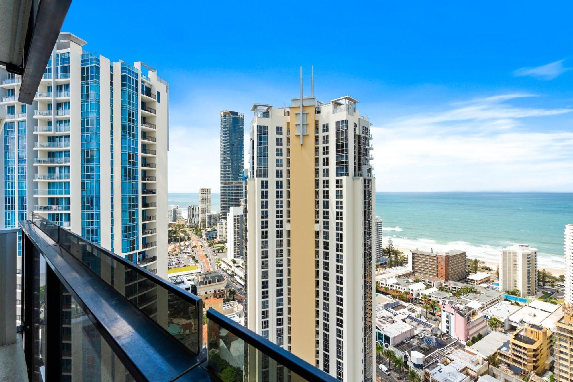 Circle On Cavill - Qstay Gold Coast Exterior photo