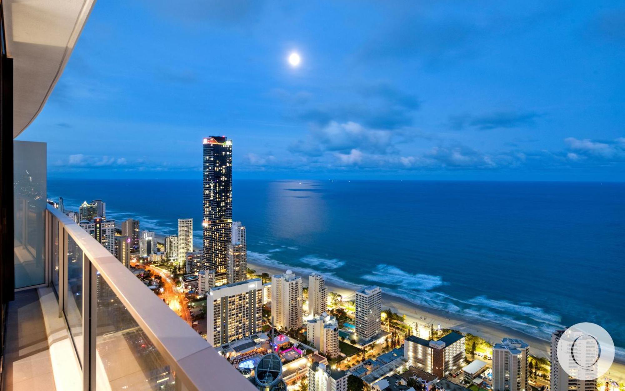 Circle On Cavill - Qstay Gold Coast Exterior photo