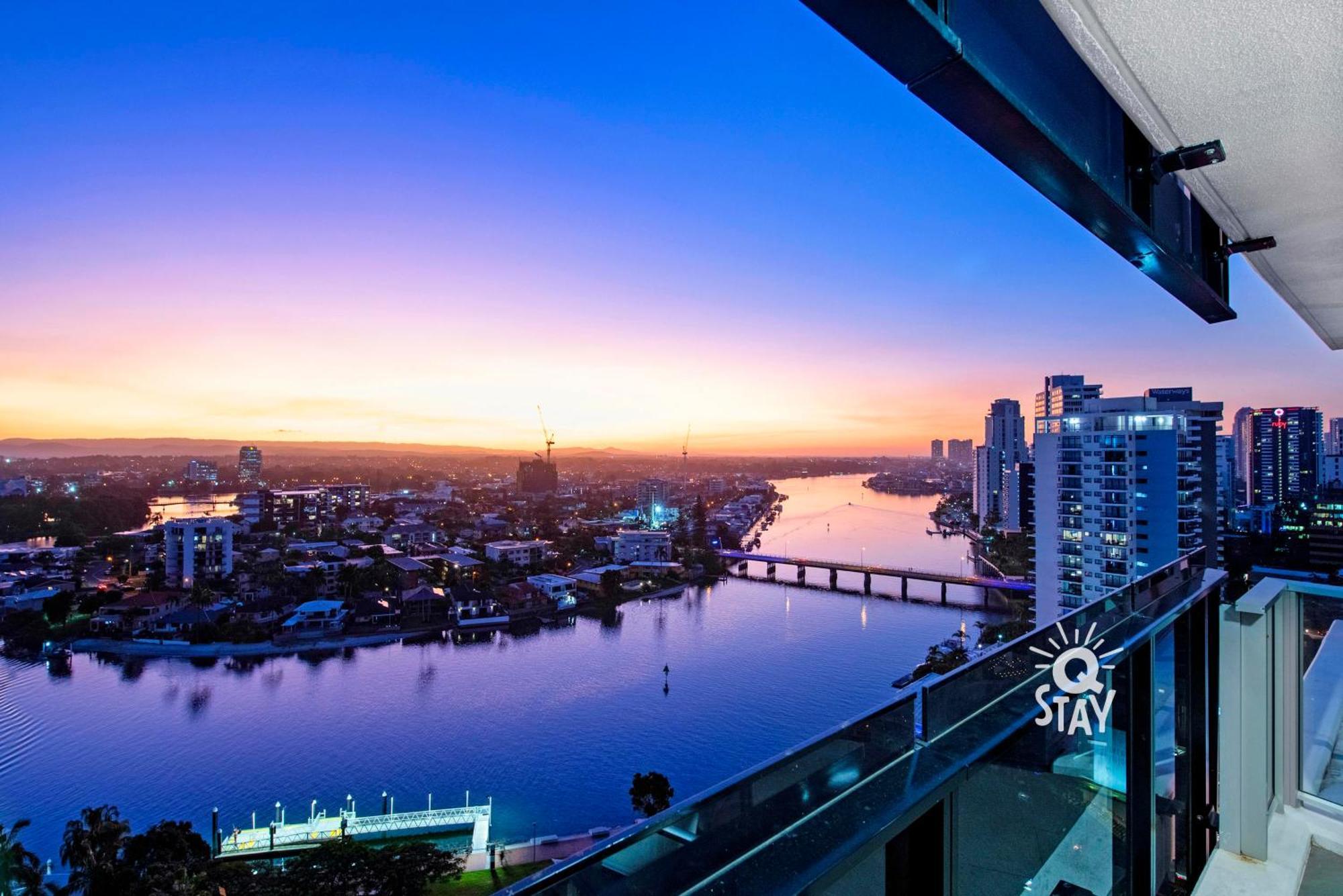 Circle On Cavill - Qstay Gold Coast Exterior photo